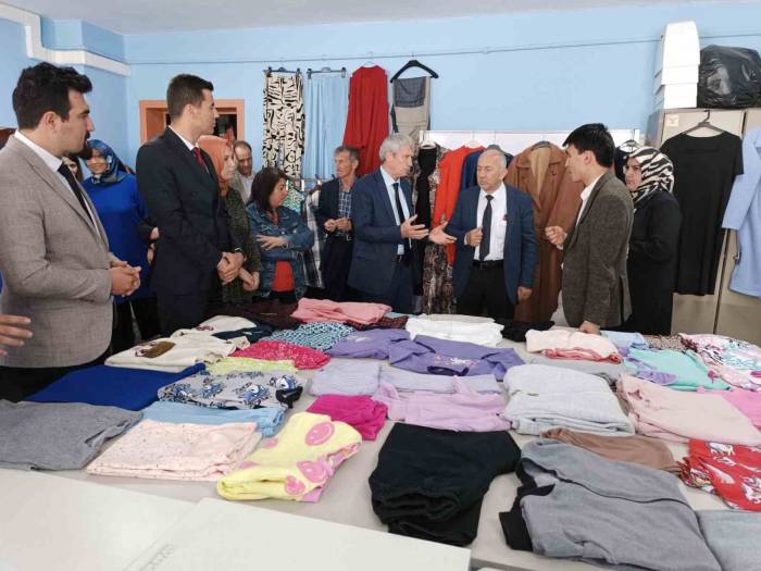Kofçaz’dan Depremzedelere Kıyafet Desteği