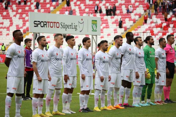 Sivasspor Ligdeki 8. Beraberliğini Aldı