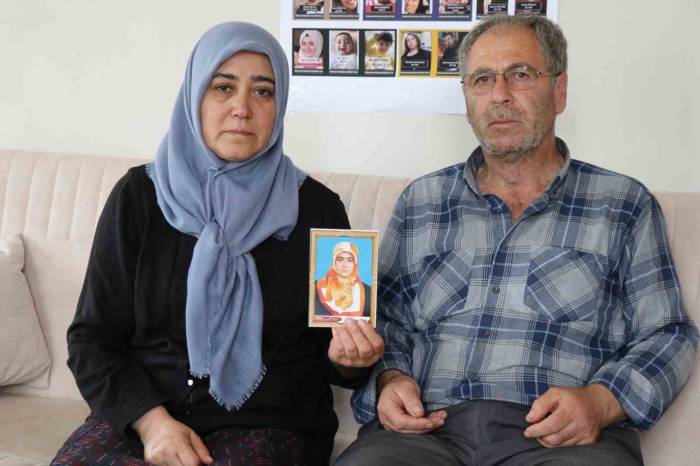 Acılı Anne Baba Deprem Sonrası Bulunamayan Kızı Ve Torunları İçin Yardım İstedi