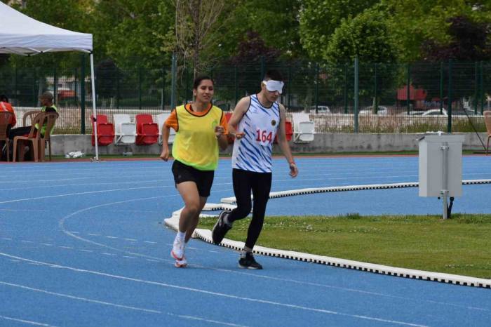 Yenimahalle Konya’da Madalyaları Topladı