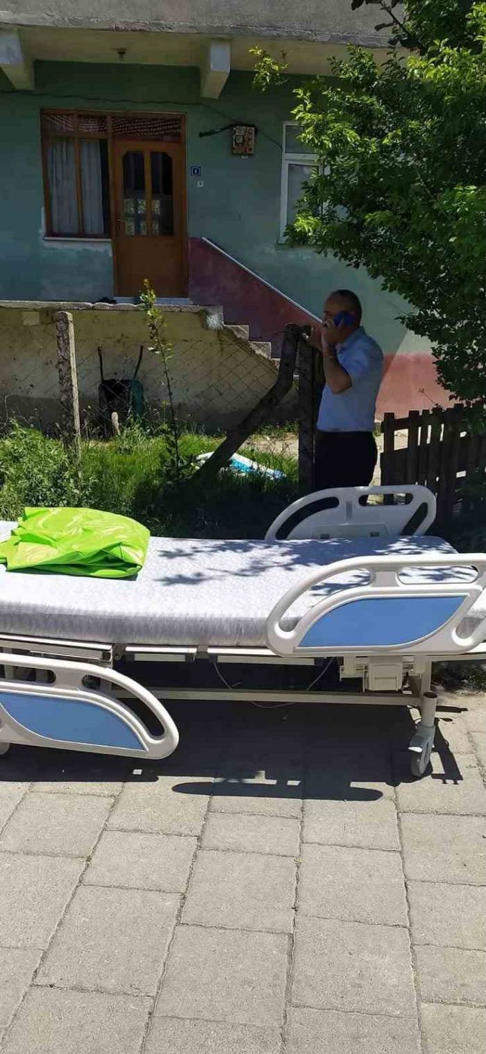 Örnek Muhtar İhtiyaç Sahiplerinin Yanında