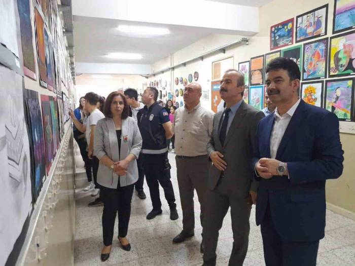 Gemiciler Ortaokulu Görsel Sanatlar Sergisi Gerçekleşti