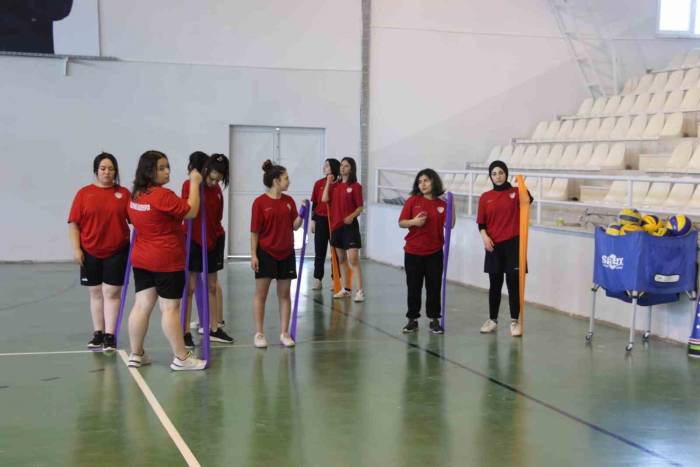 Kadın Voleybol Takımı Sezonun İlk Antrenmanını Gerçekleştirdi