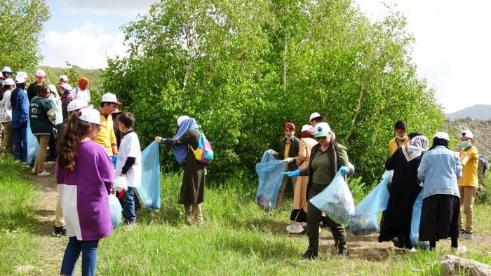Doğa Harikası Nemrut’ta Çevre Temizliği