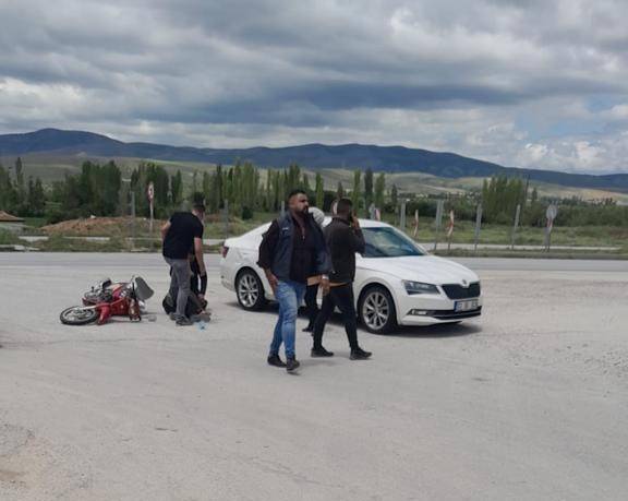 Otomobilin Çarptığı Motosiklet Sürücüsü Ağır Yaralandı