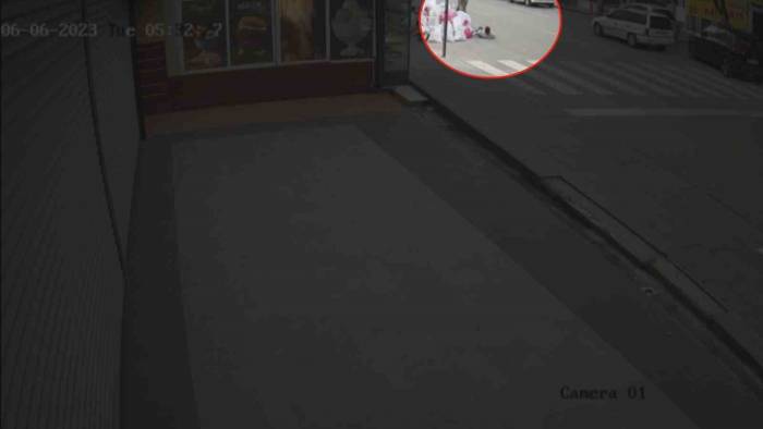 Süratli Aracıyla Çarptığı İki Kişiyi Yaralayıp Ardına Bakmadan Kaçtı
