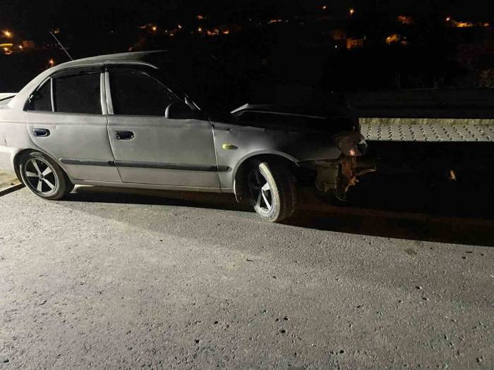 Önüne Köpek Çıkan Sürücü Köprünün Bariyerlerine Çarptı:1 Yaralı