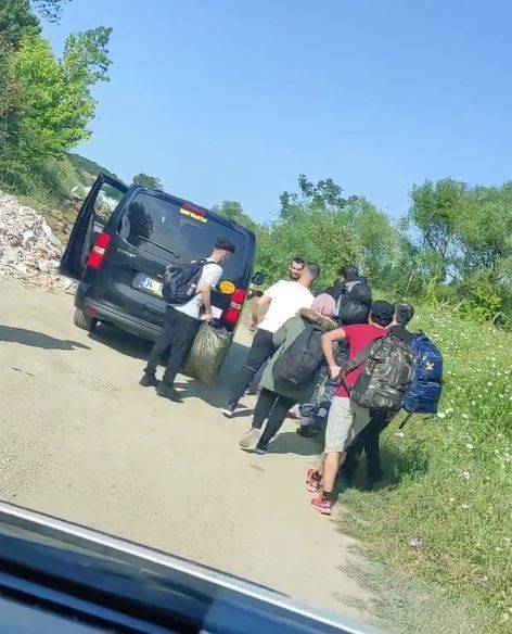 Arnavutköy’de Vip Taksiyle Mültecileri Ormanlık Alana Bıraktılar
