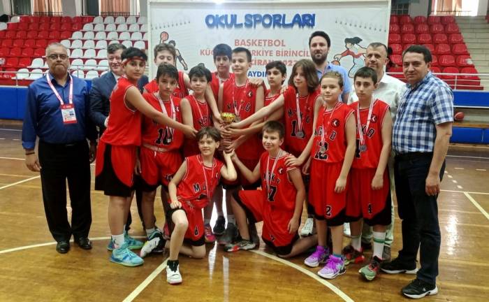 Macide Gazioğlu Ortaokulu Aydın’dan İki Kupayla Döndü