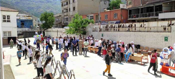 Sason’da Öğrencilerin Yıl Sonu Sergisi İlgi Gördü