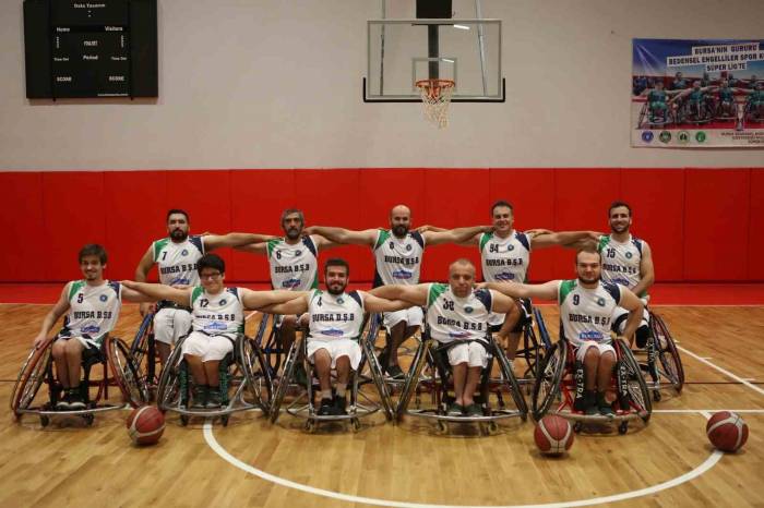 Büyükşehir Sporda Zirveye Oynuyor