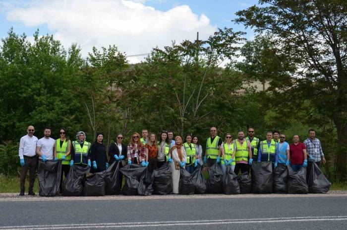 Oedaş Gönüllü Çalışanlarıyla 5 İlde Çevre Temizliği Yaptı