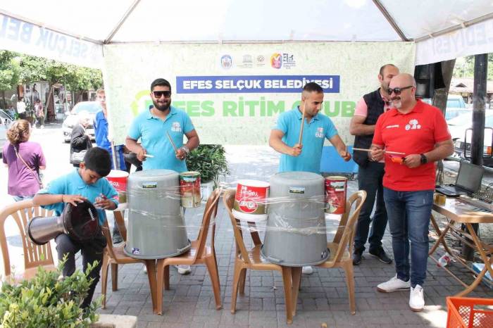 Selçuk’ta ’atığını Getir, Hediyeni Götür’ Etkinliği