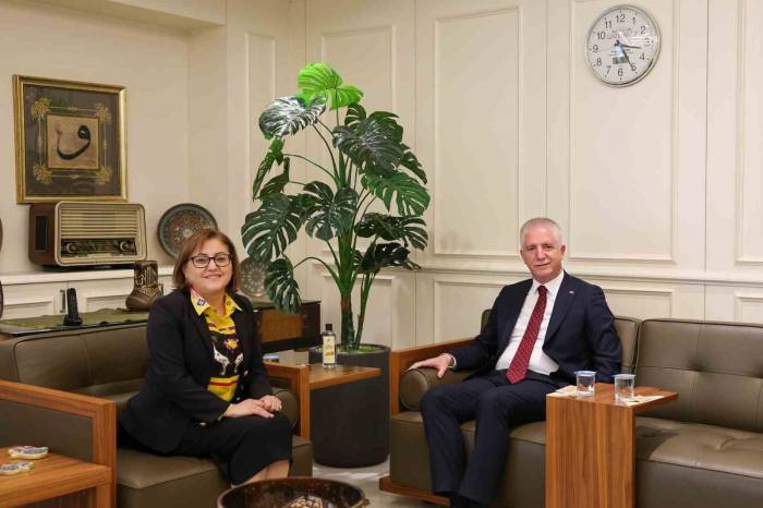 Yeni İstanbul Valisi Gül, Fatma Şahin’e Veda Ziyaretinde Bulundu