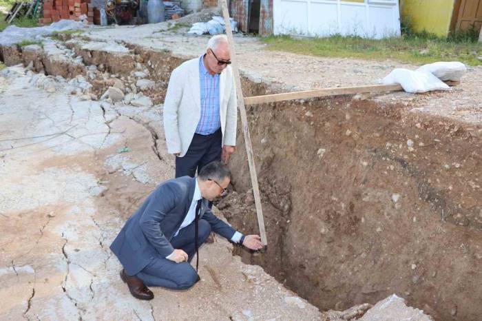 700 Nüfuslu Köyde Heyelan Meydana Geldi