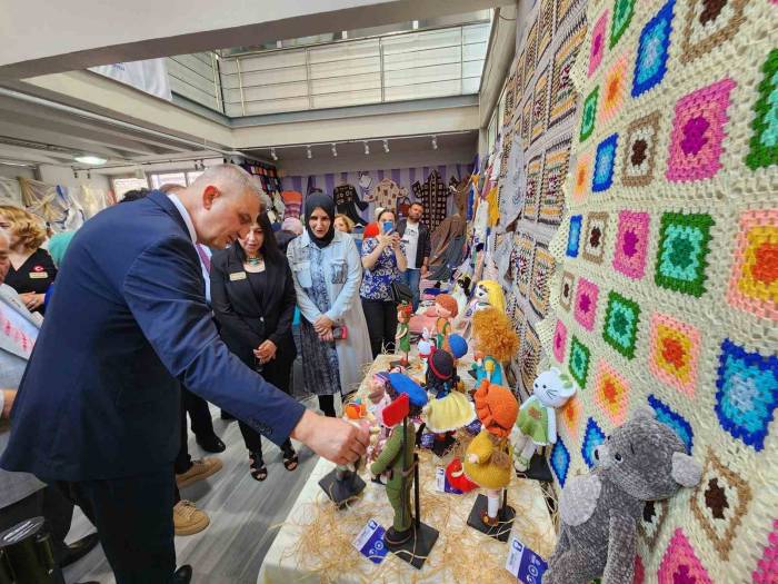 Kursiyerler El Emeklerini Sergiliyor