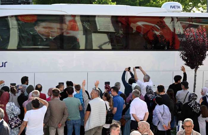Yalova’da Hacı Adayları Dualarla Uğurlandı