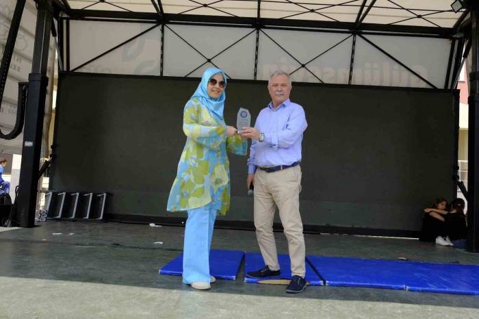 Yıl Sonu Şenliğinde Doyasıya Eğlendiler