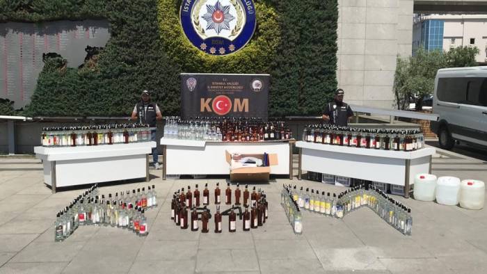 İstanbul’da Büyük Operasyon: 2 Bin 326 Şişe Sahte İçki Ele Geçirildi