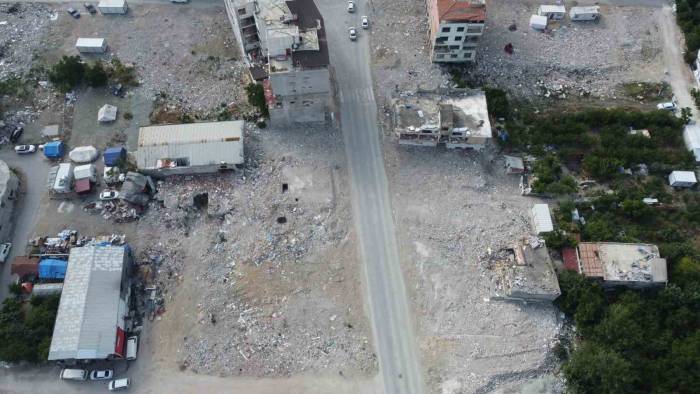 Samandağ’da Binaların Yerini Boş Meydanlar Aldı