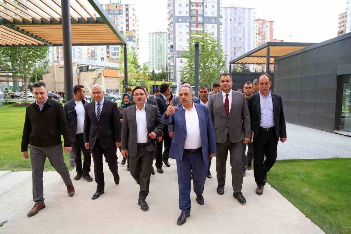 Vali Çiçek, Talas’ın Acil Durum Konteynerini Örnek Gösterdi