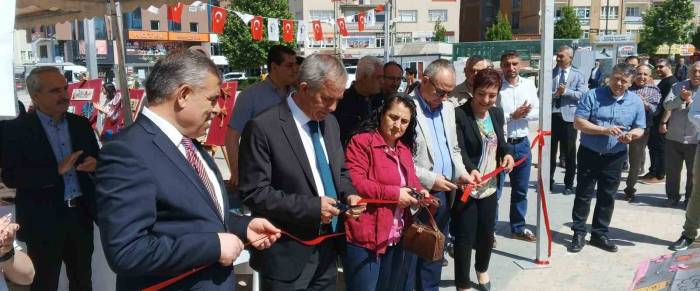 Atık Ürünleri Toplayıp Sergi Açtılar