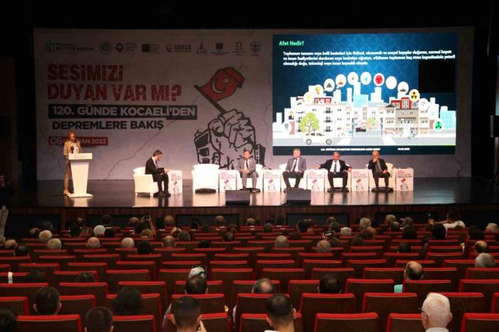 Bu Panelde Deprem Gerçeği Konuşuldu