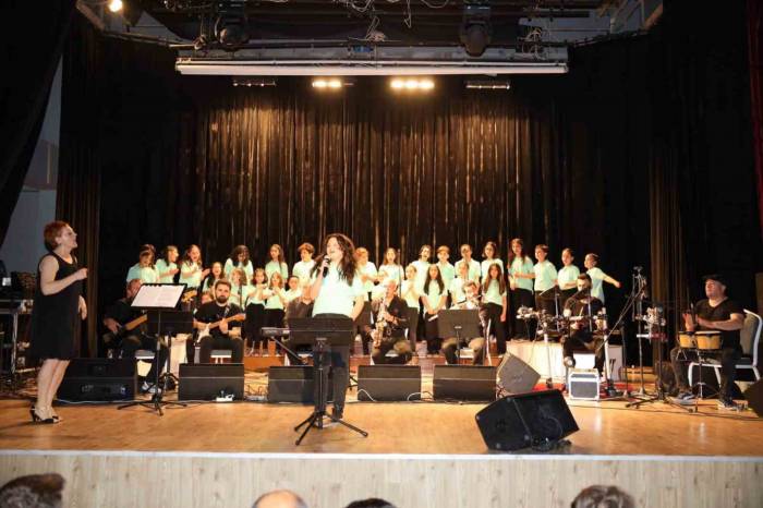 Çocuk Korosu’nun Konseri Beğeni Topladı