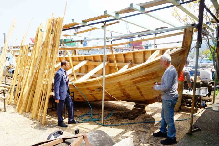 İstiklal Yolu’nun Simgesi “denk Kayığı” Yeniden Canlandırıldı