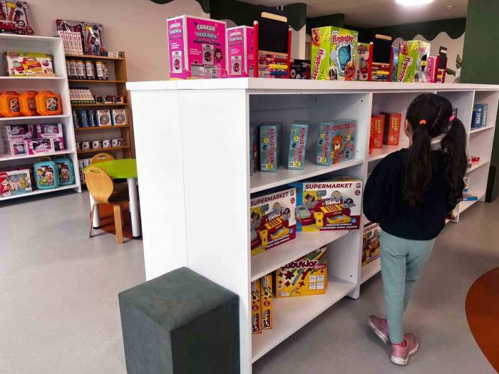 Oyuncak Kütüphanesi Miniklerin İlgi Odağı