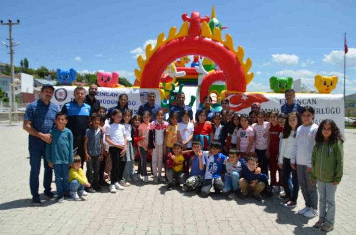 Okul Bahçesine Kurulan Balon Park Öğrencilerin Neşe Kaynağı Oldu