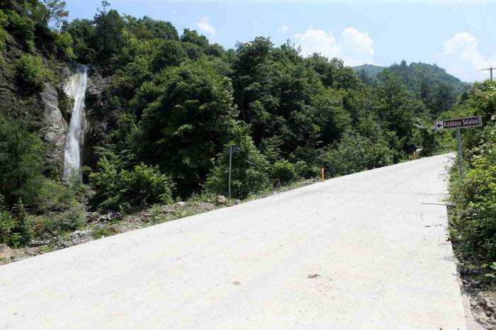 Geyve’nin Kırsalına 14 Kilometre Yeni Beton Yol
