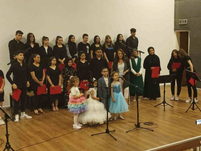 Sarıgöl Halk Eğitimi Merkezi Türk Sanat Müziği Korosundan Muhteşem Konser