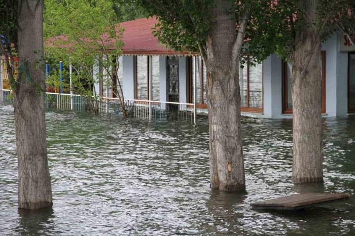 7 Yıl Sonra İlk Kez Doldu, Yol Ve Sosyal Tesis Sular Altında Kaldı