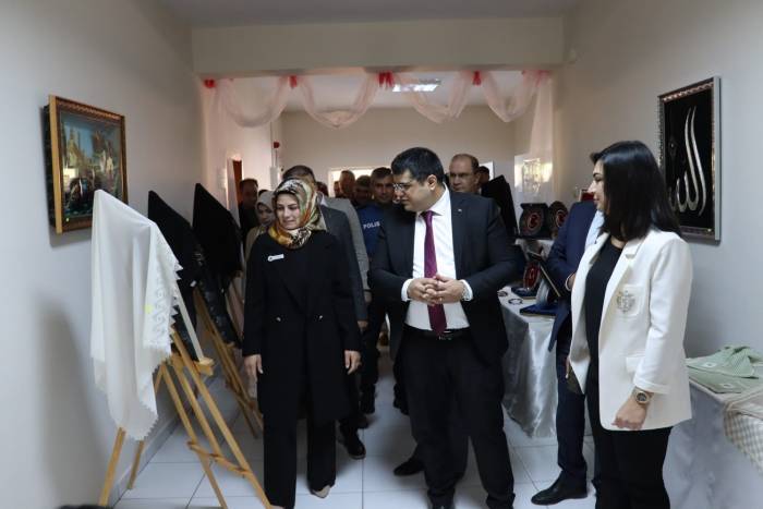 Tercan’da Hayat Boyu Öğrenme Sergisi Açıldı