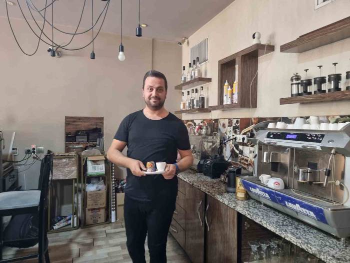 Esnafın İş İlanı Hem Güldürdü Hem Düşündürdü