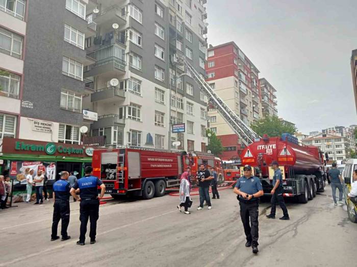 Küle Dönen Apartman Dairesinden 78 Yaşındaki Kadının Cansız Bedeni Çıktı
