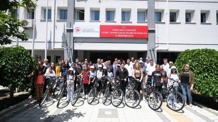 Yarışmada Dereceye Girenlere Bisiklet Hediyesi