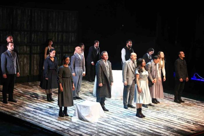 Uluslararası Tiyatro Festivali Heyecanı Sürüyor