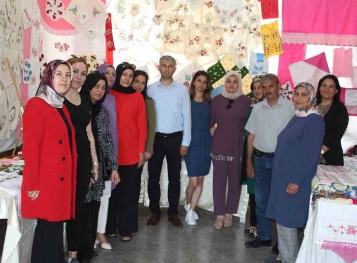 Iğdırlı Kadınların Bir Yıllık Emekleri Görücüye Çıktı