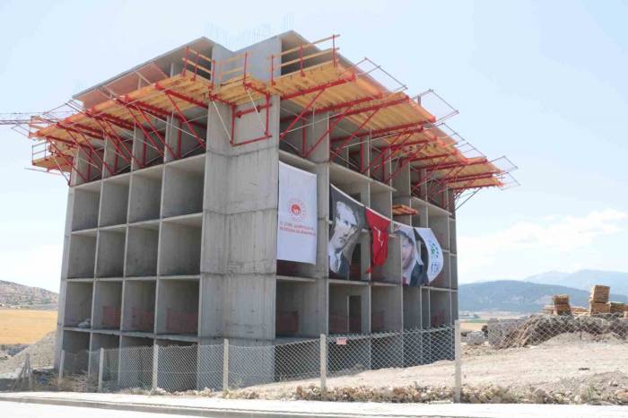 Depremzedeler İçin Mesai Sürüyor, Konutlar Yükseliyor