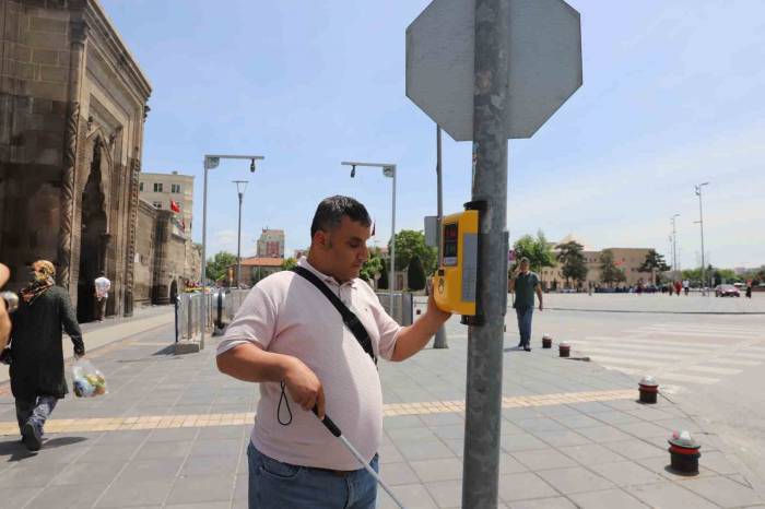 Görme Engellilerin Hayatını Kolaylaştıran Uygulama: Erişilebilir Yaya Butonları
