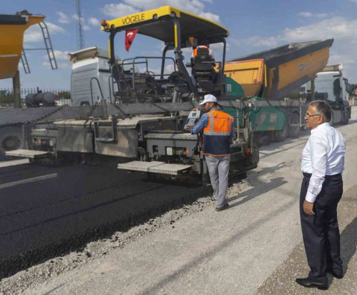 Büyükşehir’den Sarıoğlan’a 7 Bin Ton Asfalt
