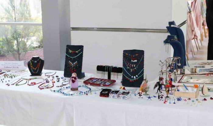 Kırşehir’de Halk Eğitim Merkezi Kursiyerlerinin Bir Yıllık Emeği Sergilendi