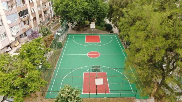 Yunusemre’den İki Sahada Zemin Yenileme Çalışması