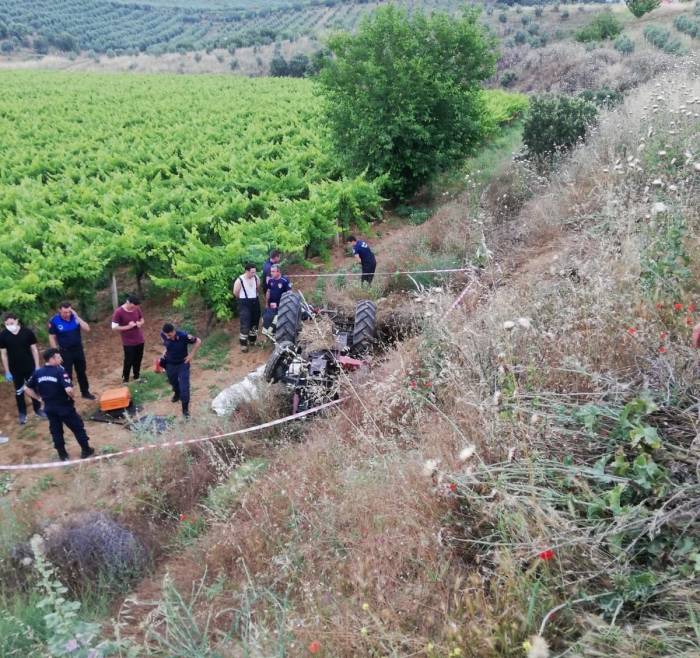 Manisa’da Devrilen Traktörün Altında Kalan Sürücü Hayatını Kaybetti