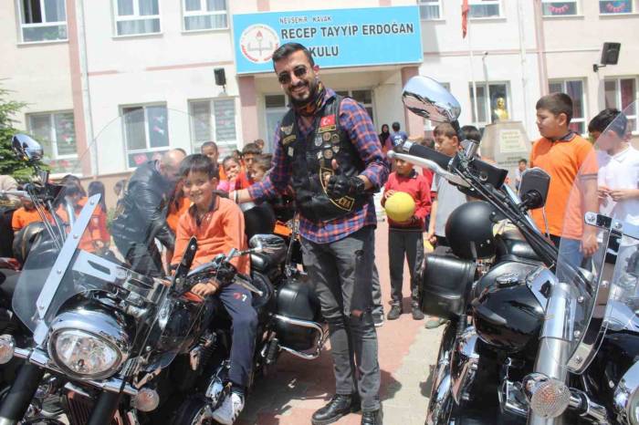 Depremzede Çocuklar Motosiklet Üstünde Kapadokya Turu Attı