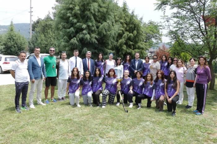 Milli Eğitim Müdürü Çay, Türkiye Hokey Şampiyonlarının Sevincine Ortak Oldu