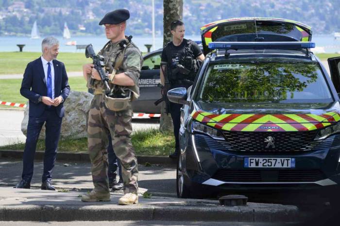 Fransa’da Parkta Bıçaklanan 4 Çocuktan 2’sinin Durumu Kritik