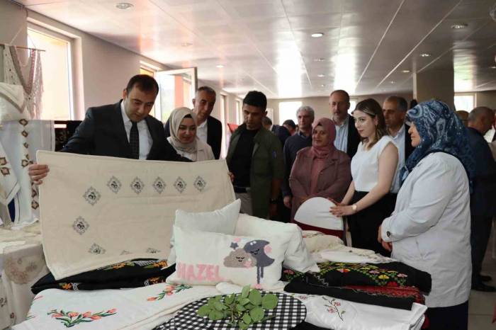 Oltu Halk Eğitim Merkezinden ‘üreten Hünerli Eller” Sergisi
